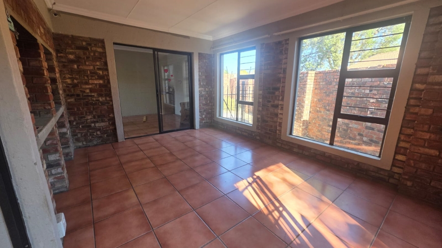 2 Bedroom Property for Sale in Wilkoppies North West